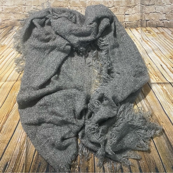 J Crew Gray Fringe Knit Cozy Long Scarf - Picture 1 of 4